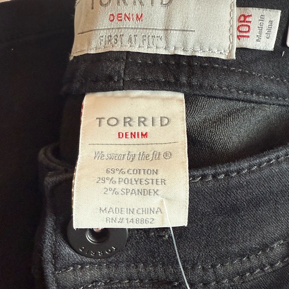 Torrid Black Skinny Jeans - Picture 4 of 10